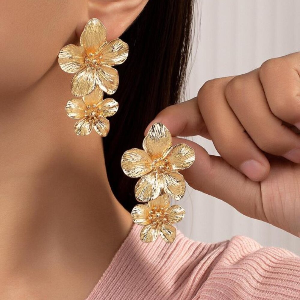 Women's Gold Metal Floral Flower Hanging Earrings